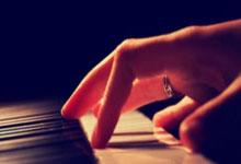 太震撼纽卡夺冠游行30万人挤满街道，庆祝球队时隔70年夺冠.